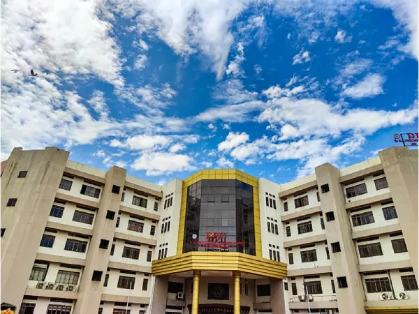 Campus building with glass atrium at Dr. D. Y. Patil Vidyapeeth, Pune